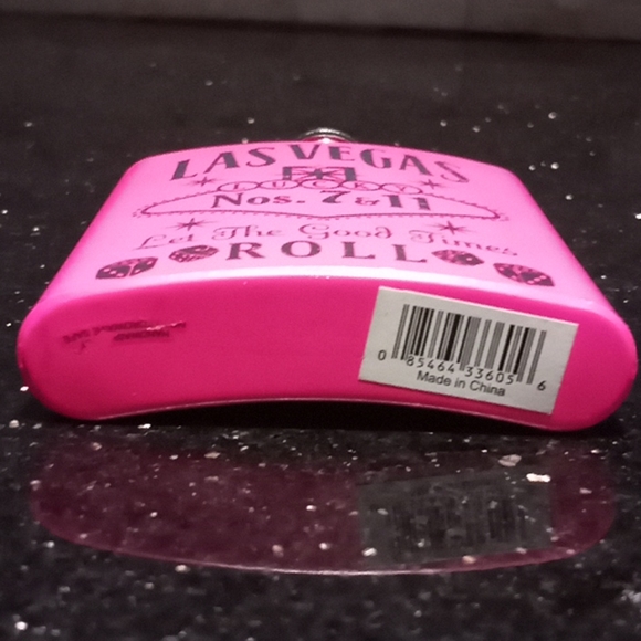 Las Vegas Pink Flask (878) - Picture 8 of 8